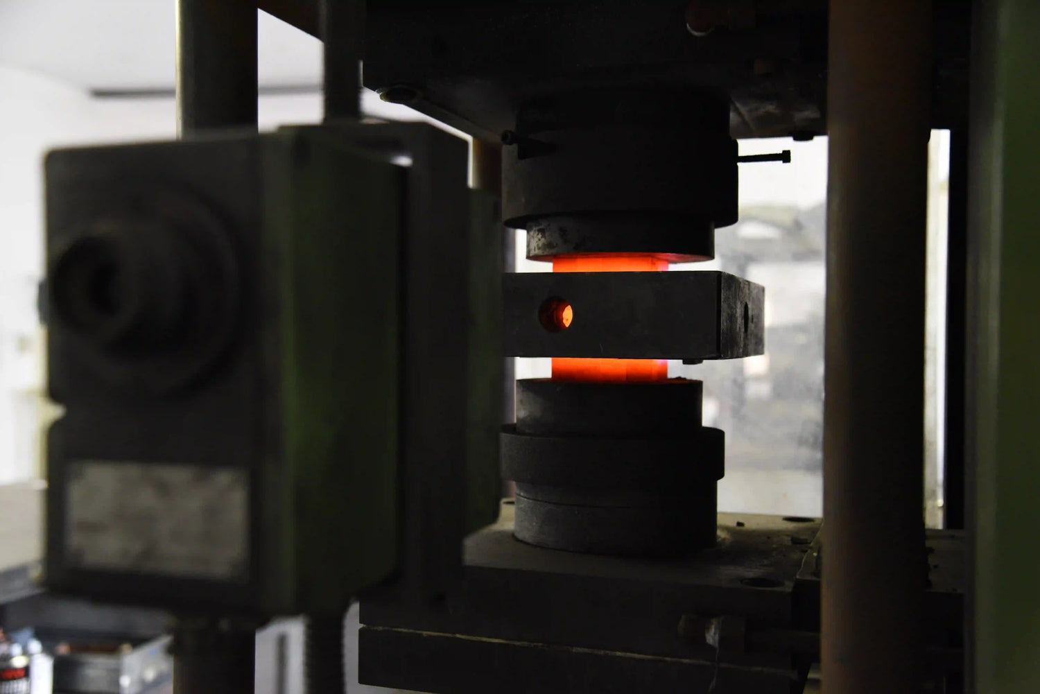 Diamond segments hot pressing